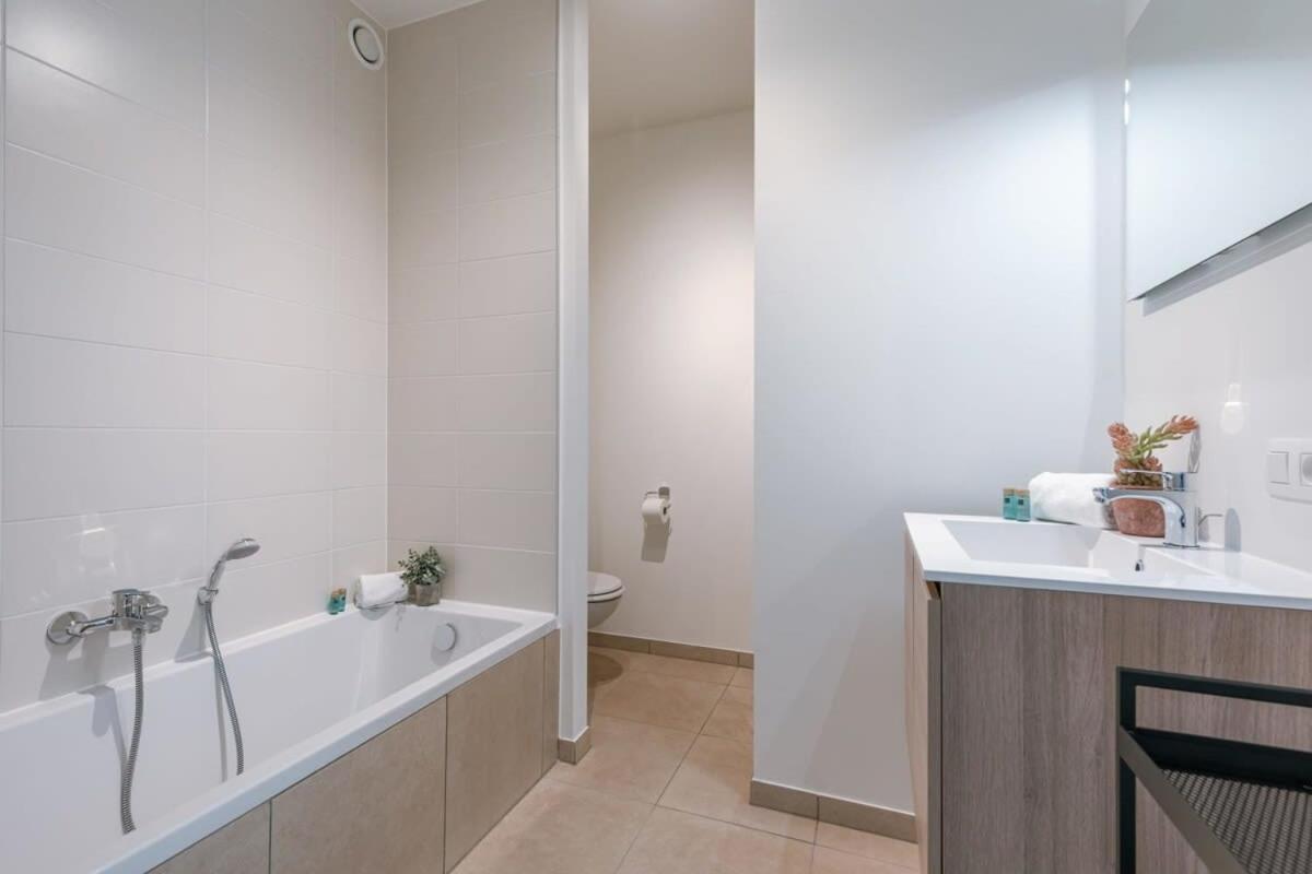Huswell - Lovely New Apartment At The Harbor + Parking Brugge Eksteriør billede